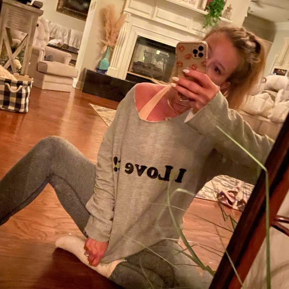 WILDFOX Oversized Sweatshirt - Picture 7 of 7